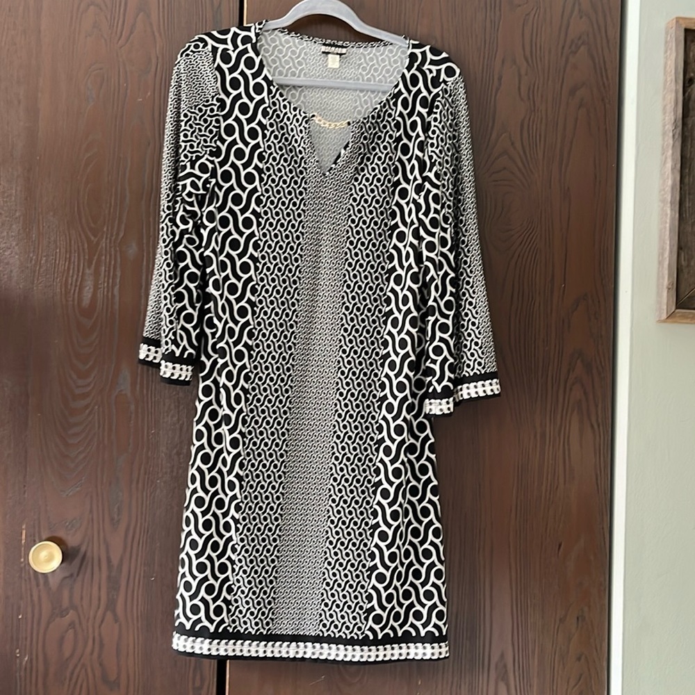 Haani 3/4 sleeved black/ white patterned dress. Size XLP
